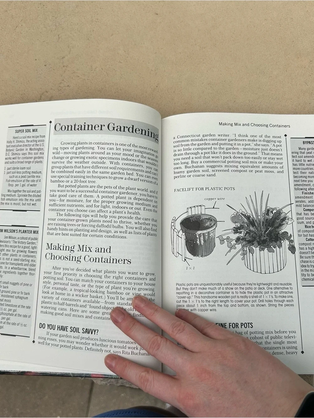 VTG The Experts Book of Garden Hints coffee table book